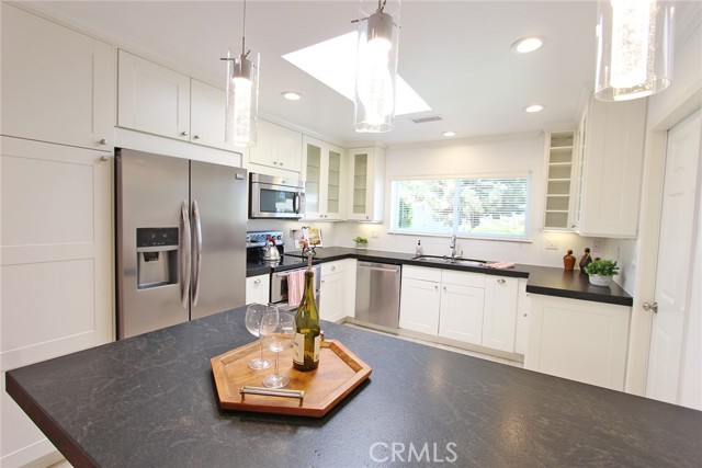 5385 Paseo Del Lago W, Laguna Woods CA: https://media.crmls.org/medias/2721ae50-d26a-46e1-bc2b-27684dc534d0.jpg