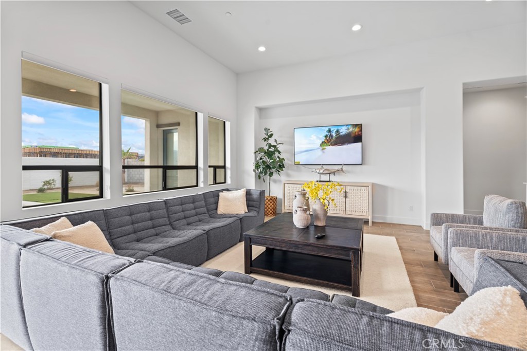 MLS #WS25167538 image #6