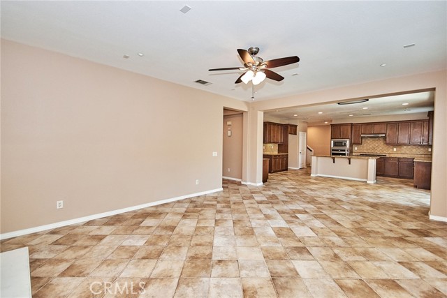 Detail Gallery Image 13 of 37 For 15140 Willow Wood Ln, Fontana,  CA 92336 - 5 Beds | 4/1 Baths
