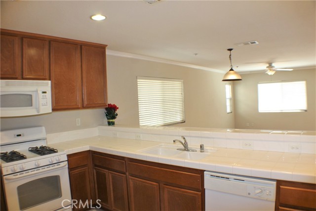 Detail Gallery Image 9 of 26 For 15613 Lasselle St #17,  Moreno Valley,  CA 92551 - 2 Beds | 2/1 Baths