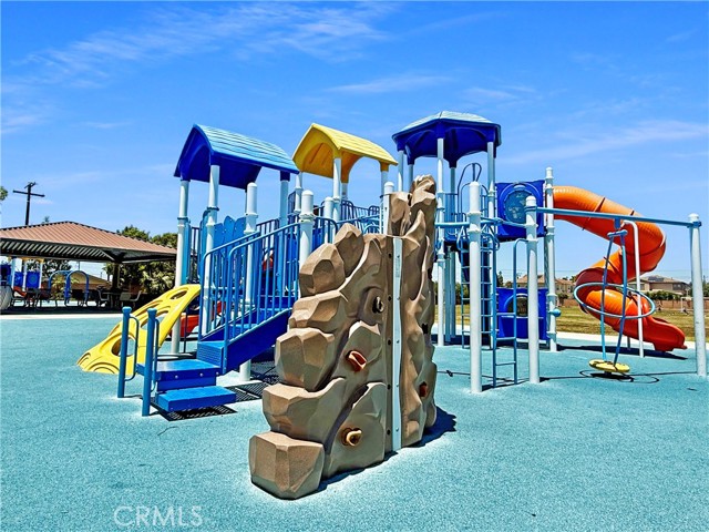 Detail Gallery Image 19 of 19 For 19402 Snowdon Ln, Huntington Beach,  CA 92646 - 4 Beds | 3 Baths