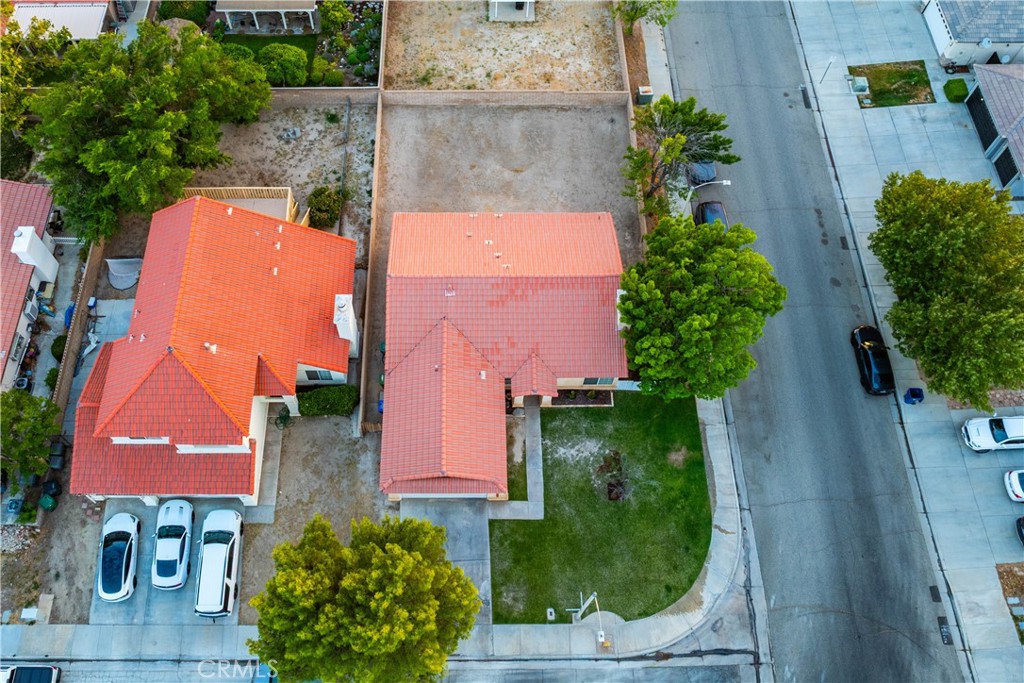 https://media.crmls.org/medias/2724937f-a0cd-4470-aa16-ae2fe262ce44.jpg?preset=X-Large