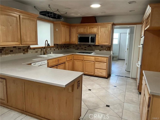 Detail Gallery Image 4 of 6 For 43053 Babcock, Hemet,  CA 92544 - 4 Beds | 2 Baths