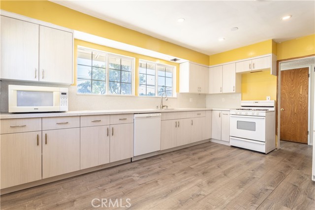 Detail Gallery Image 15 of 33 For 7701 Orion Ave, Van Nuys,  CA 91406 - 3 Beds | 2 Baths