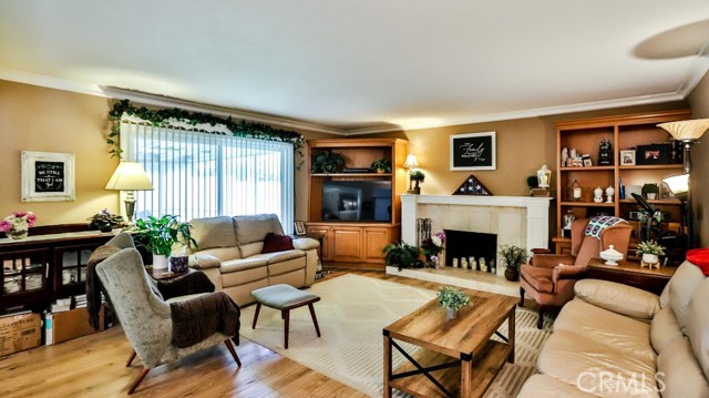 Detail Gallery Image 5 of 25 For 17819 Bay St, Fountain Valley,  CA 92708 - 4 Beds | 2/1 Baths