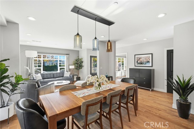 Detail Gallery Image 8 of 57 For 2311 W Clark Ave, Burbank,  CA 91506 - 4 Beds | 4/1 Baths