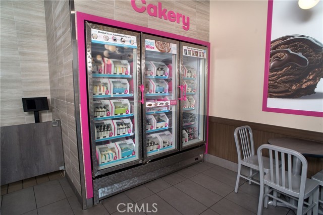 0, Toluca Lake CA: https://media.crmls.org/medias/272615cf-b3ce-4507-bd4b-12d342cefed6.jpg