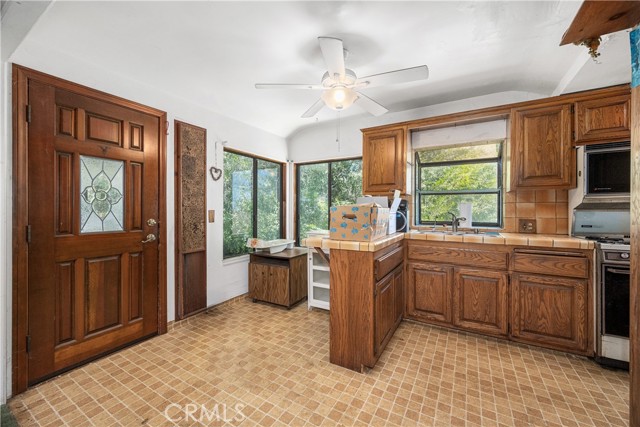348 S Hamilton Avenue, San Pedro CA: https://media.crmls.org/medias/2726c7c0-7408-4c54-b965-f58e735b5c5f.jpg