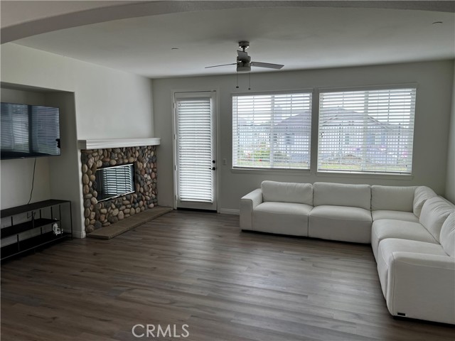Detail Gallery Image 3 of 10 For 11268 Price, Loma Linda,  CA 92354 - 6 Beds | 3/1 Baths
