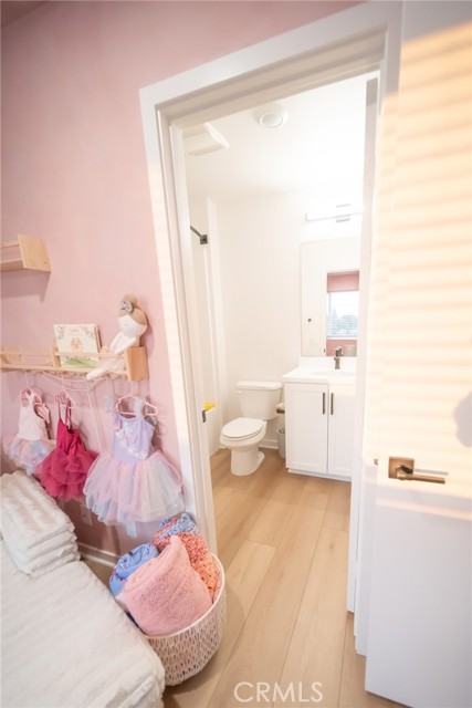 17952 Seaglass Drive, Huntington Beach CA: https://media.crmls.org/medias/2727bf66-b6bd-4612-a8e2-37fb11eee9d3.jpg