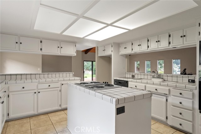 55 Roseanna Court, Chico CA: https://media.crmls.org/medias/2727ed21-b6d5-4fb9-8c48-09e70b1b6336.jpg