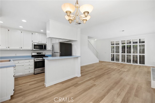 339 Cypress Drive, Laguna Beach CA: https://media.crmls.org/medias/27280115-ccec-42bf-8153-370d8f7c8ed1.jpg