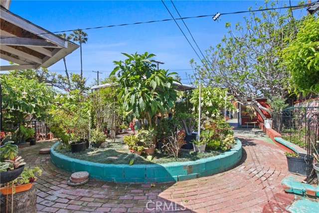1419 S Redondo Boulevard, Los Angeles CA: https://media.crmls.org/medias/272801e3-86dd-4d6a-b446-4d764b1b3be1.jpg