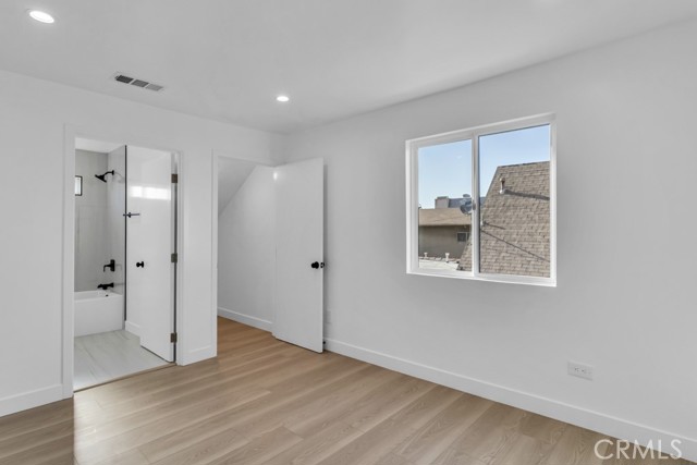 629 Olive Avenue, Long Beach CA: https://media.crmls.org/medias/27281da3-7b93-447c-bf7b-dfdf6516bf50.jpg