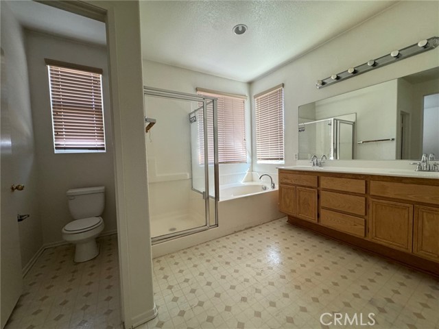 Detail Gallery Image 7 of 14 For 12779 Hawks Hill St, Victorville,  CA 92395 - 4 Beds | 2 Baths