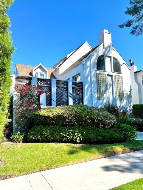 Detail Gallery Image 2 of 4 For 8427 W. 4th St, Los Angeles,  CA 90048 - 3 Beds | 3 Baths