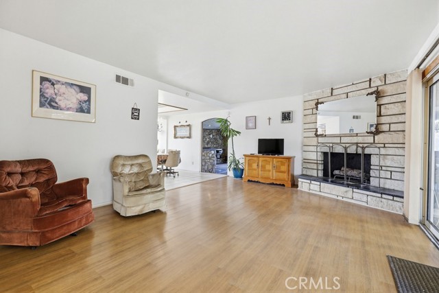 Detail Gallery Image 13 of 35 For 1934 S Robert Ln, Anaheim,  CA 92802 - 5 Beds | 4 Baths