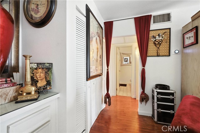 Detail Gallery Image 11 of 26 For 1750 Camino Palmero St #539,  Los Angeles,  CA 90046 - 1 Beds | 1 Baths