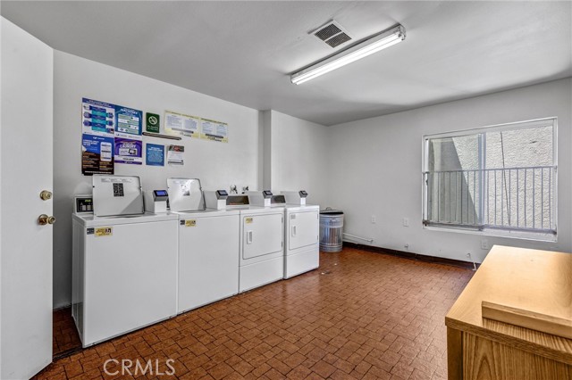 Detail Gallery Image 25 of 35 For 5460 White Oak Ave #E319,  Encino,  CA 91316 - 1 Beds | 1/1 Baths