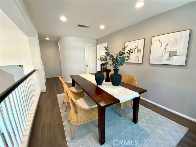 Detail Gallery Image 7 of 22 For 24024 Bridgeport Ln #25,  Valencia,  CA 91355 - 3 Beds | 2/1 Baths