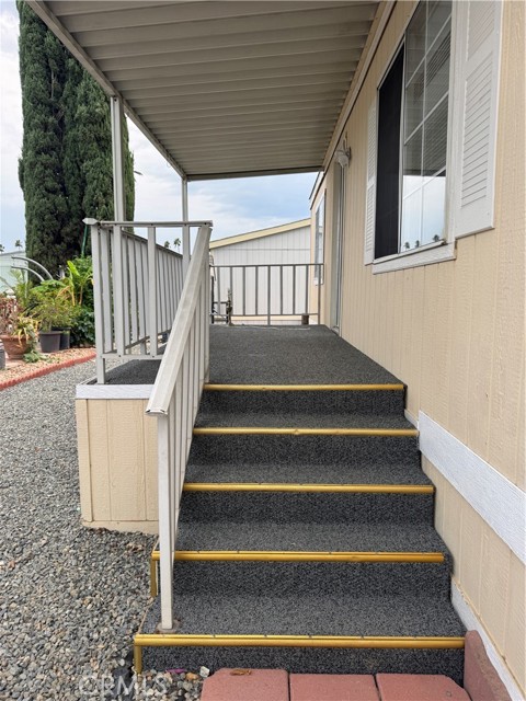 Detail Gallery Image 3 of 19 For 1855 Riverside Dr #128,  Ontario,  CA 91761 - 3 Beds | 2 Baths