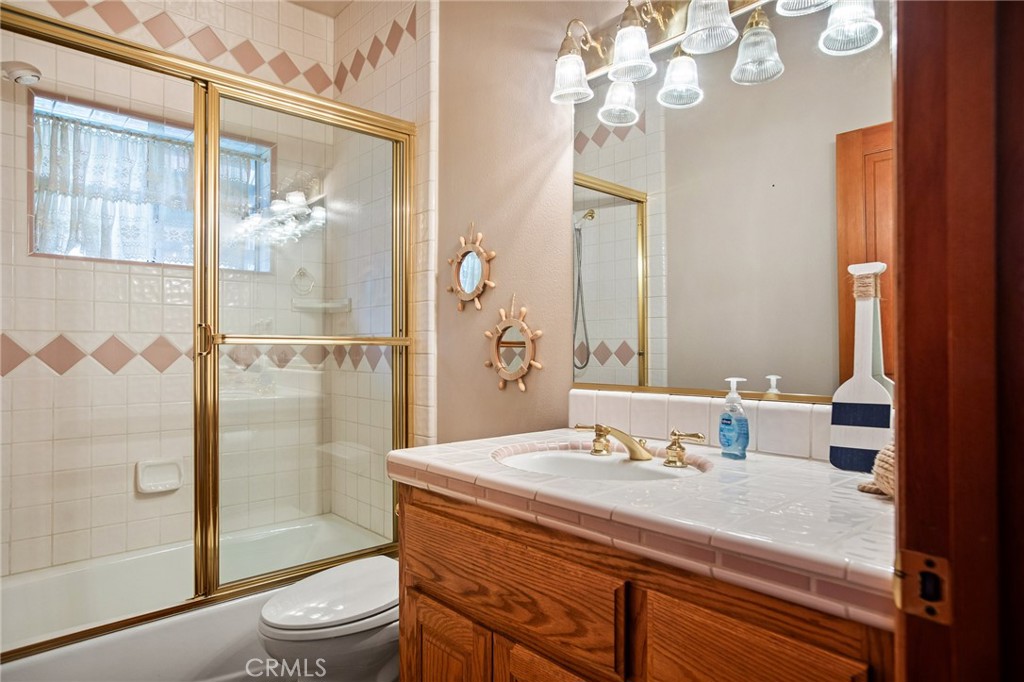 https://media.crmls.org/medias/272c0d8c-e8f2-49dd-8235-d892936315b5.jpg?preset=X-Large