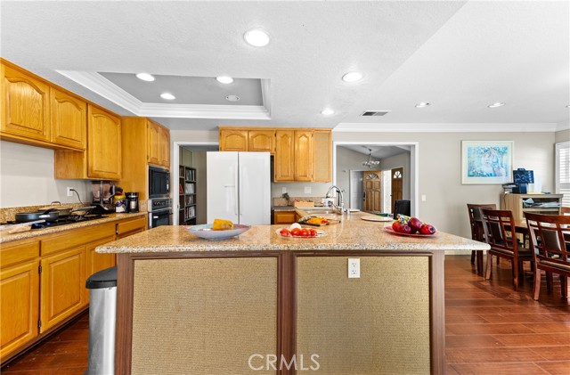 12162 Napoli Drive, Cerritos CA: https://media.crmls.org/medias/272cb1d3-03c1-4ea9-957c-a4d9772c38ae.jpg