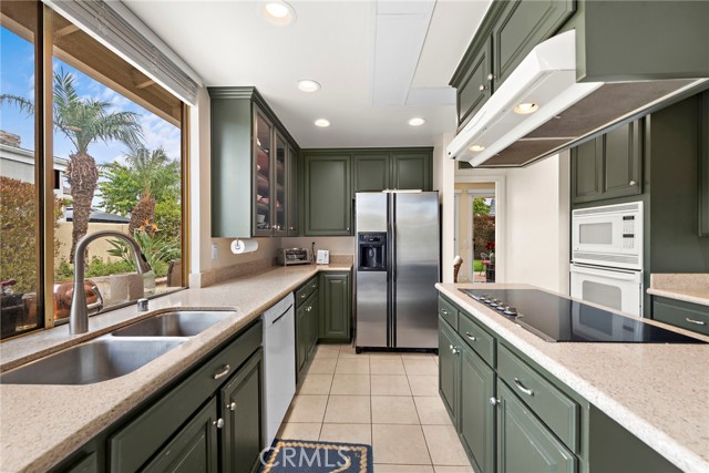 Detail Gallery Image 9 of 31 For 8 Rue Valbonne, Newport Beach,  CA 92660 - 3 Beds | 3 Baths
