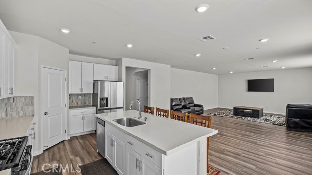 15565 Avenger Drive, Moreno Valley CA: https://media.crmls.org/medias/272d15b9-88d1-4a96-a317-2803376ec7fe.jpg
