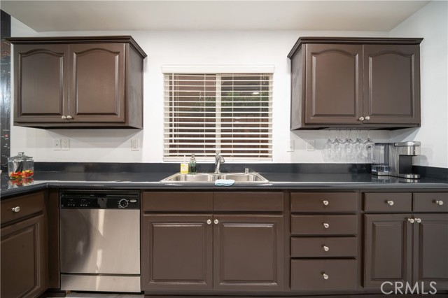 Detail Gallery Image 5 of 17 For 14557 Cambria Way, Sylmar,  CA 91342 - 4 Beds | 3 Baths