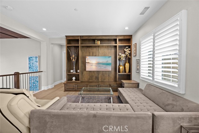 Detail Gallery Image 22 of 62 For 107 Clear Falls, Irvine,  CA 92602 - 5 Beds | 5/1 Baths