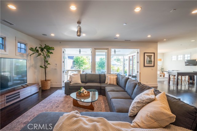 562 24th Place, Hermosa Beach, California 90254, 5 Bedrooms Bedrooms, ,4 BathroomsBathrooms,Residential,For Sale,24th,SB25023587