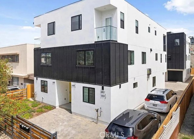 Detail Gallery Image 3 of 23 For 6417 1/2 Lexington Ave, Los Angeles,  CA 90038 - 4 Beds | 4 Baths