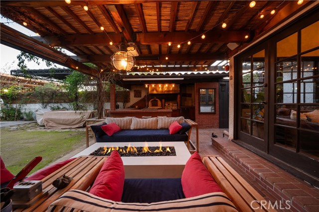 Detail Gallery Image 18 of 29 For 5526 Fulton Ave, Sherman Oaks,  CA 91401 - 4 Beds | 3 Baths