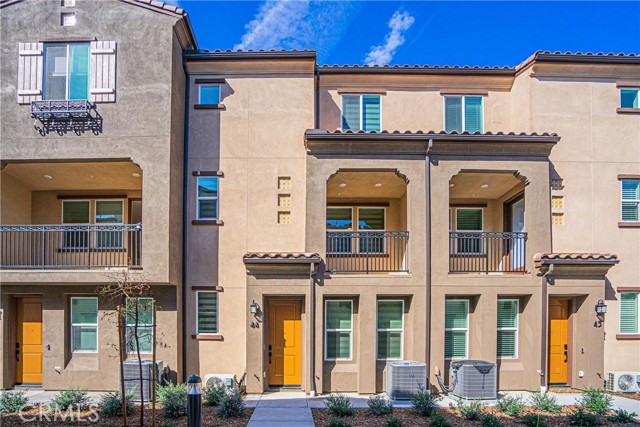 Detail Gallery Image 1 of 33 For 2317 W Broadway #44,  Anaheim,  CA 92804 - 3 Beds | 3/1 Baths