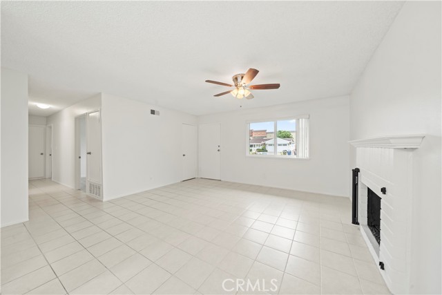 Detail Gallery Image 3 of 15 For 19111 Lindsay Ln, Huntington Beach,  CA 92646 - 3 Beds | 2 Baths