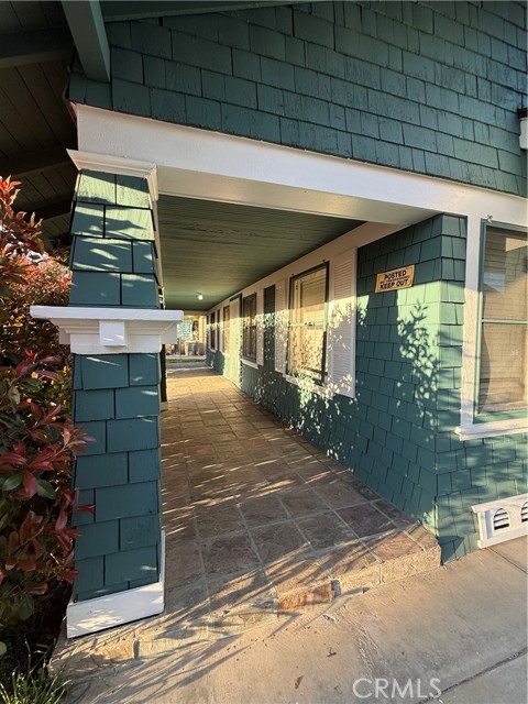 Detail Gallery Image 3 of 11 For 210 Oleander, Bakersfield,  CA 93304 - 3 Beds | 1 Baths