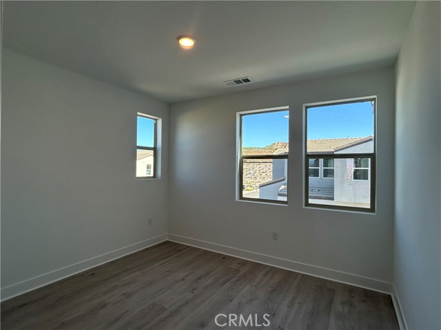 27333 Creekwood Lane, Valencia CA: https://media.crmls.org/medias/2731eb74-361d-432f-846f-84047493ae5d.jpg