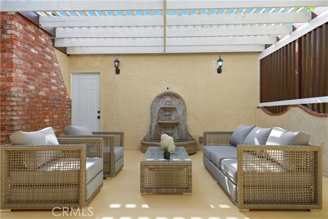 Detail Gallery Image 3 of 8 For 3408 Troy, Los Angeles,  CA 90068 - 3 Beds | 2 Baths