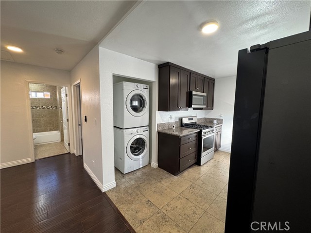 Detail Gallery Image 18 of 22 For 847 W Gage Ave, Los Angeles,  CA 90044 - 3 Beds | 2 Baths