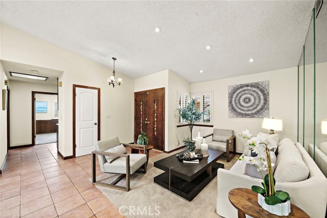 19352 Sailwind Lane, Huntington Beach CA: https://media.crmls.org/medias/2732e4f1-7a97-4018-8ddc-bab4d57f0589.jpg