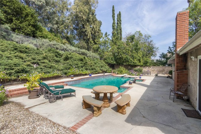 Detail Gallery Image 3 of 28 For 19343 Pauma Valley, Porter Ranch,  CA 91326 - 3 Beds | 2 Baths