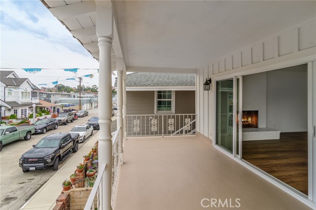 320 1/2 Coral Avenue, Newport Beach CA: https://media.crmls.org/medias/27341941-e9bd-4492-863a-575b134c9376.jpg