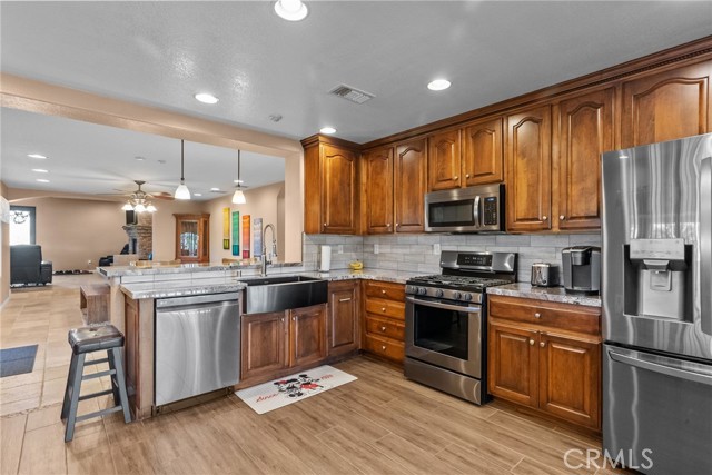 Detail Gallery Image 9 of 31 For 40139 15th, Palmdale,  CA 93551 - 3 Beds | 3 Baths