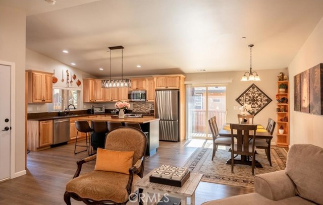 Detail Gallery Image 9 of 34 For 905 W Aeroplane Bld, Big Bear City,  CA 92314 - 3 Beds | 2 Baths