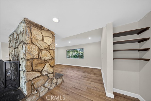 Detail Gallery Image 11 of 41 For 10346 Siesta Dr, Sunland,  CA 91040 - 2 Beds | 3 Baths