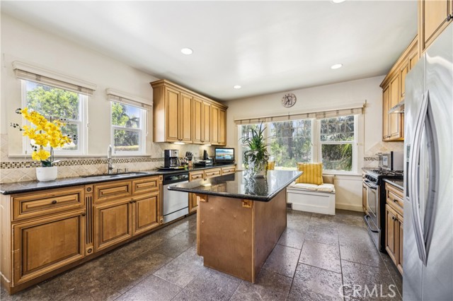 Detail Gallery Image 20 of 58 For 13621 Erwin St, Van Nuys,  CA 91401 - 4 Beds | 3 Baths