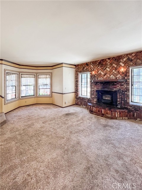 1125 Hemlock Lane, Big Bear City CA: https://media.crmls.org/medias/27367732-e758-4351-a61a-922764e65960.jpg
