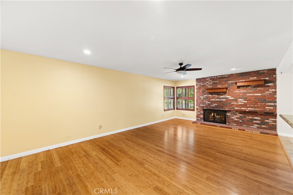 https://media.crmls.org/medias/2736a16d-707d-4748-93b3-10319b7cdb75.jpg?preset=X-Large