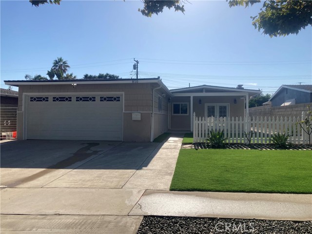 Detail Gallery Image 1 of 23 For 810 Sherry Ln, Santa Ana,  CA 92701 - 4 Beds | 3/1 Baths